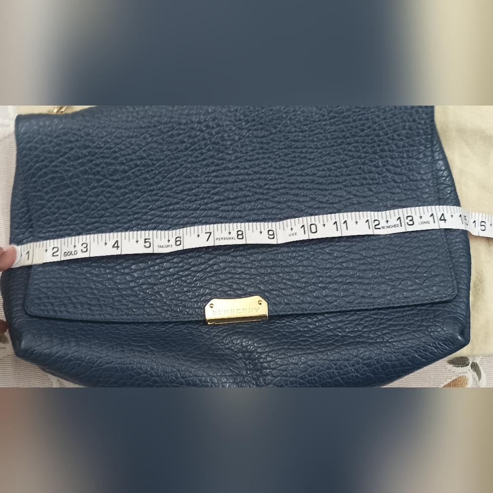Authenticated Burberry Signature Grain Large Mildenhall Shoulder Bag in Blue - Picture 7 of 16